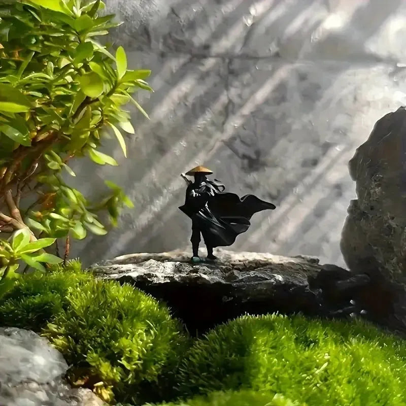 Resin Mini Ronin Figurine